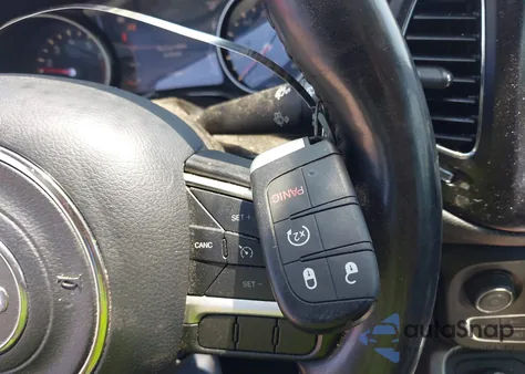 2018 Jeep Compass Latitude 4X4 from USA, damaged, VIN 3C4NJDBB4JT397872